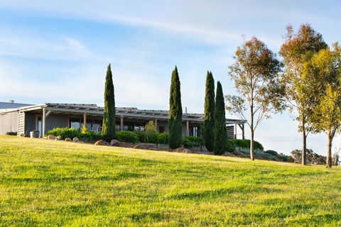 Farmer Smith Estate - Sunrise Retreat - ACT Tourism 3