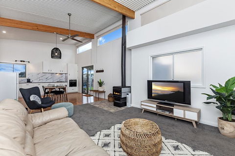 Farnham Lodge - ACT Tourism 0
