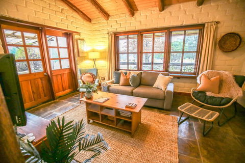 Feathertop Retreat - ACT Tourism 1