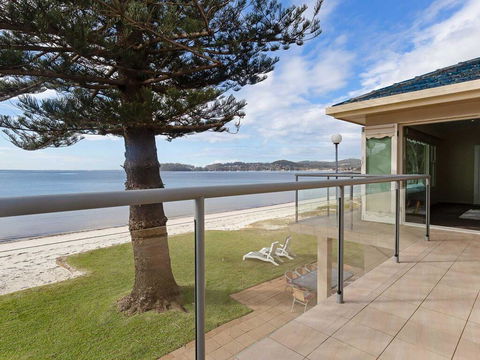 Filoli', 91 Foreshore Drive - Huge Waterfront Home - ACT Tourism 2