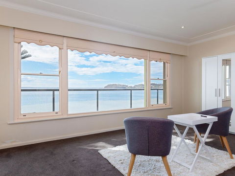 Filoli', 91 Foreshore Drive - Huge Waterfront Home - ACT Tourism 1