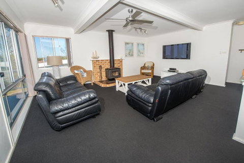Fingal Bay Beach House, 32 Lentara Street - ACT Tourism 2