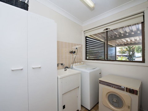 Fingal Beach Shack @ Fingal Bay - ACT Tourism 1