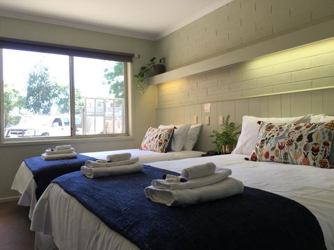 Finley Country Club Hotel Motel - ACT Tourism 0