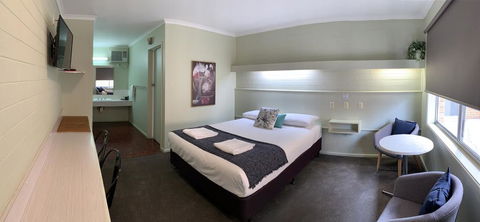 Finley Country Club Hotel Motel - ACT Tourism 3