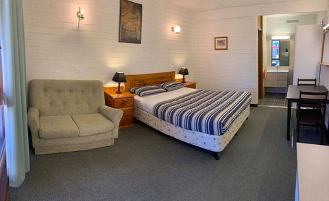 Finley Motel - ACT Tourism 0