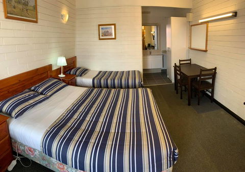 Finley Motel - ACT Tourism 1