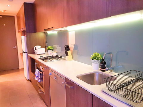 FITZROY FANTASTIC 1BR APT With FREE WINE, NETFLIX, WIFI, Close To TRAMS, COLES - ACT Tourism 2
