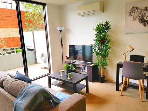 FITZROY FANTASTIC 1BR APT With FREE WINE, NETFLIX, WIFI, Close To TRAMS, COLES - ACT Tourism 0