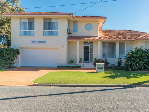 Five On Elizabeth - ACT Tourism 0