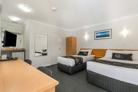 Flag Motor Lodge - ACT Tourism 1