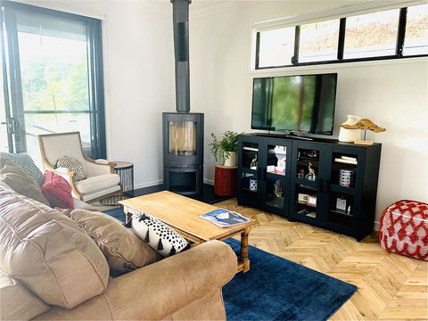 Fletchers Ridge Brand New Luxury Guest House - ACT Tourism 2
