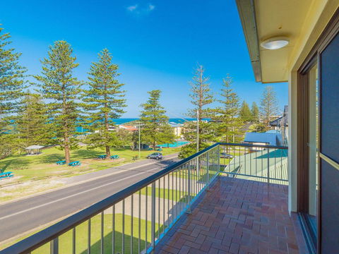 Flinders Lodge - Fantastic Views, Opposite Main Beach - ACT Tourism 3