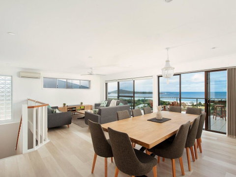 Forever Fingal At Fingal Bay - ACT Tourism 1