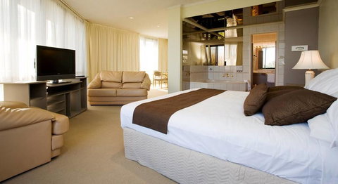 Frankston International - ACT Tourism 1