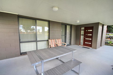 FRASERS COTTAGE- 23 Castle St Laurieton - ACT Tourism 2