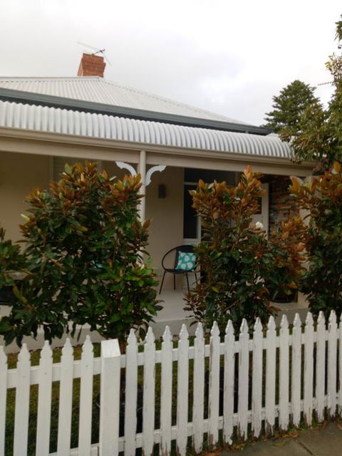 FUNKY COTTAGE - ACT Tourism 0