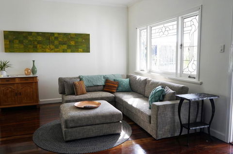 Gallery House Dwellingup - ACT Tourism 1