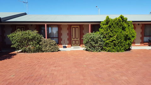 Gateway Motor Inn - ACT Tourism 1