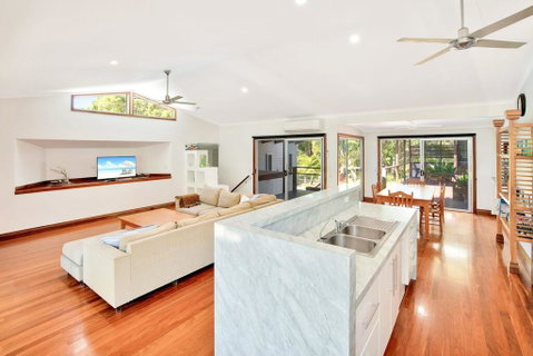 Gecko's Rest - Rainbow Shores, Executive Beach House, Pet Friendly, Pool, Wi-fi - ACT Tourism 3