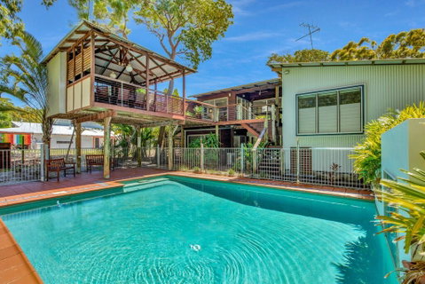 Gecko's Rest - Rainbow Shores, Executive Beach House, Pet Friendly, Pool, Wi-fi - ACT Tourism 0