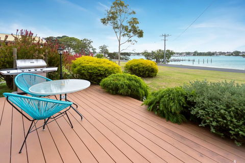 Getaway - Waterfront Island Living - ACT Tourism 0