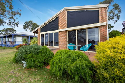 Getaway - Waterfront Island Living - ACT Tourism 3