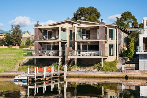 Gippsland Lakehouse - ACT Tourism 1