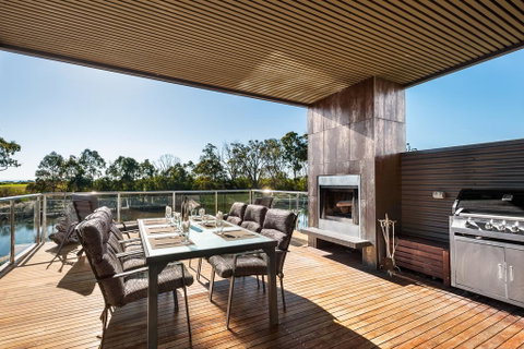 Gippsland Lakehouse - ACT Tourism 3