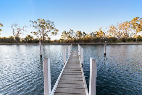 Gippsland Lakehouse A - Canal Frontage - ACT Tourism 1