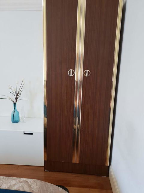 GIRLS ONLY. Large Bedroom With KING Bed, Close To Everything - ACT Tourism 1