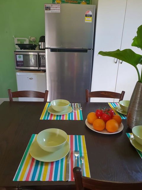 GIRLS ONLY. Large Bedroom With KING Bed, Close To Everything - ACT Tourism 3