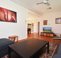 Glandore Estate Vineyard Homestead onsite cellar door  walk to restaurants incl EXP - ACT Tourism