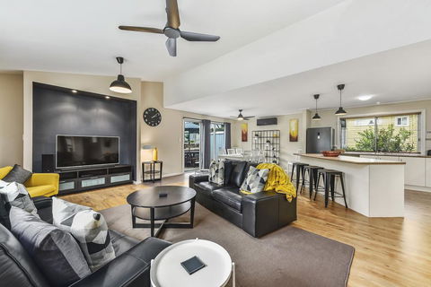 Glen River House - ACT Tourism 2