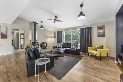 Glen River House - ACT Tourism 3