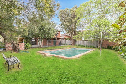 GlenIris Beautiful 6BedderFamily House+2Bath+Pool - ACT Tourism 1