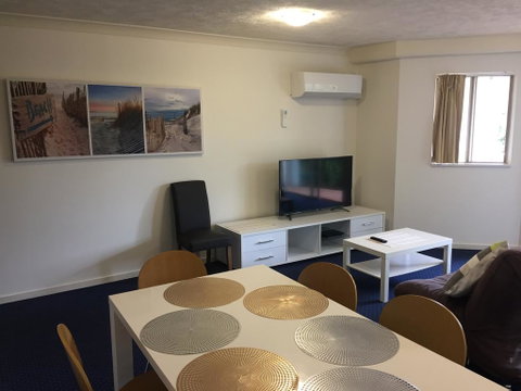 Gold Coast Family Apartment - ACT Tourism 3
