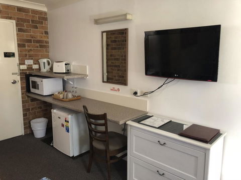 Golden Grain Motor Inn - ACT Tourism 3