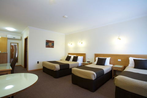 Golden Grain Motor Inn - ACT Tourism 1
