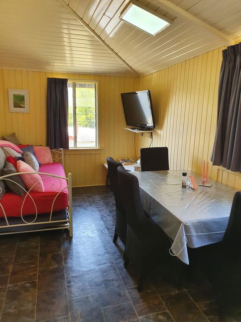 Golden Mt Rest Off Pepperina Lane - ACT Tourism 1