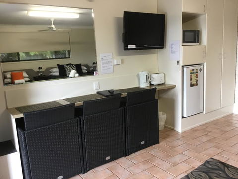 Golden Palms Motor Inn - ACT Tourism 3