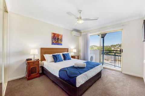 Golden Riviera Absolute Beachfront Resort - ACT Tourism 3