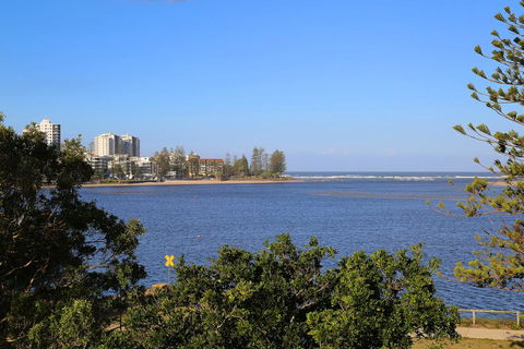 Golden Shores U8, 21 Landsborough Parade - ACT Tourism 1