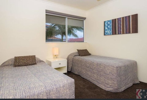 Gorgeous 4 Bed Beachside Apartment - Diamond Beach Resort - ACT Tourism 3