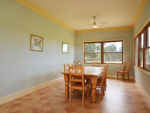 Grasmere Estate Homestead - Hear The Lions Roar From Nearby Hunter Valley Zoo - ACT Tourism 1