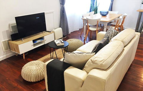 Great Comfort & Style In Central Location - ACT Tourism 3