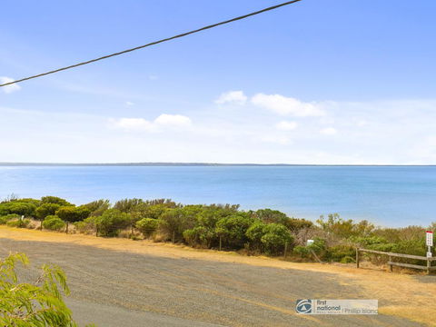 Grossard Point, The Lighthouse, Ventnor - ACT Tourism 1