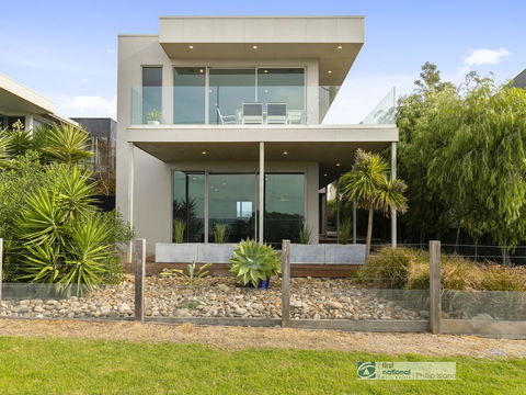 Grossard Point, The Lighthouse, Ventnor - ACT Tourism 2
