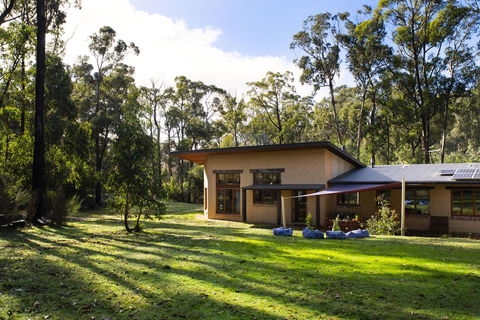 Gumtree Spring - ACT Tourism 0