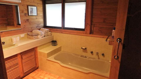 Gunyah Valley Retreat - ACT Tourism 2